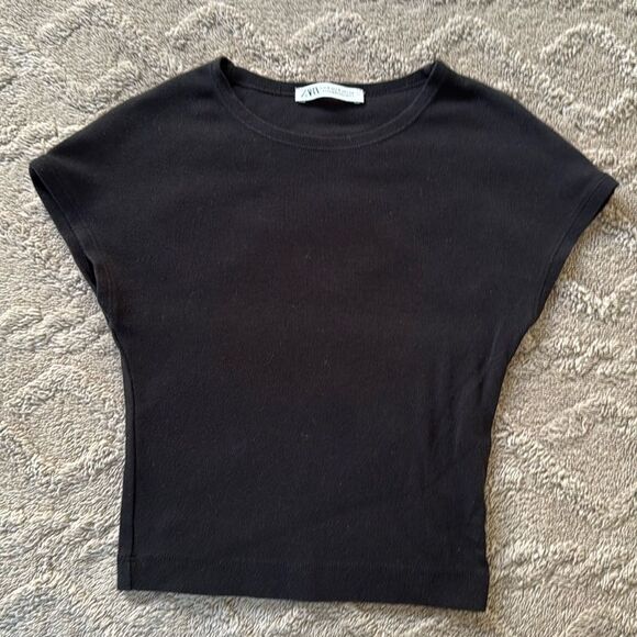 Zara T-shirt.  Sleeveless.  Size small - Picture 1 of 3